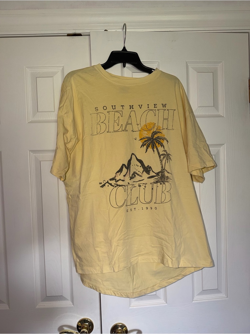 Oversized Southview Yellow 'Beach Club' Short-Sleeve Graphic Tee - Picture 2 of 5